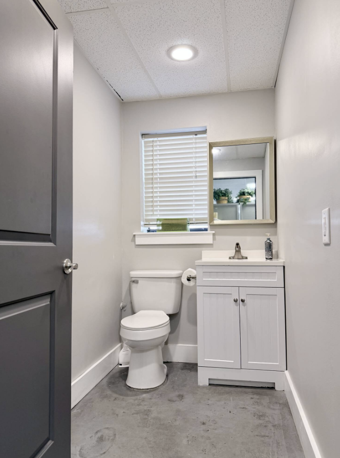 Prime 800 SF Office/Retail Space | I-95 Access | $21/SF Base Rent property image